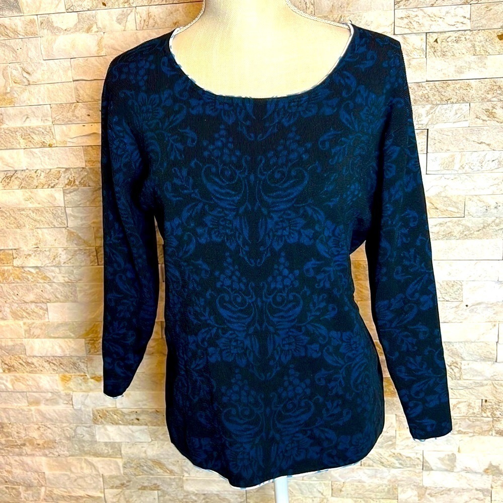 T-shirt long sleeve y Pierri black with blue floral print. Size L​​​​​​​​
